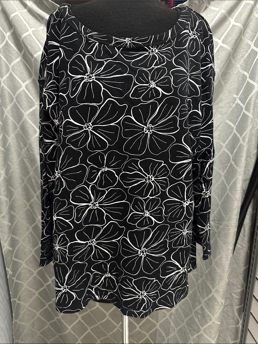Talbots Black Long-Sleeve Floral Outline Tee